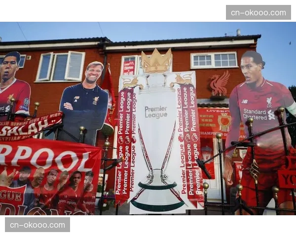 英超冠军奖杯开启全国巡展，首站抵达利物浦